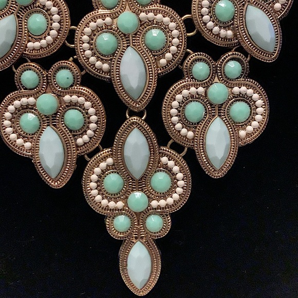 Gorgeous Blue Cabochon Bib Necklace - Picture 8 of 9